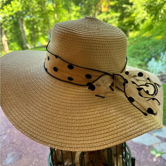Accessories - NEW Floppy Straw Beach/ Sun Hat!! Size is adjustable with inside draw ri…